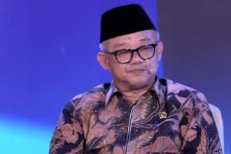 Satu Tahun Pemerintahan Prabowo-Gibran: Mendikdasmen Ungkap Terobosan di Sektor Pendidikan 26 Mendikdasmen Abdul Mu’ti tegaskan siswa SD wajib belajar Bahasa Inggris, coding, dan AI mulai kelas 3 untuk menyiapkan generasi Indonesia menghadapi era global dan kecerdasan buatan.