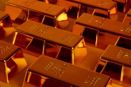 Harga emas Antam turun Rp4.000 jadi Rp2,35 juta per gram, buyback juga melemah ke Rp2,215 juta.