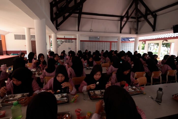 Tak Mau Wariskan Kemiskinan, Rahmat Titip Mimpi Anak Pemulung di Sekolah Rakyat Prabowo 2 Tak Mau Wariskan Kemiskinan, Rahmat Titip Mimpi Anak Pemulung di Sekolah Rakyat Prabowo