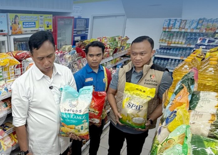 Bulog gencarkan operasi pasar beras di enam provinsi untuk menekan harga di atas HET. Upaya stabilisasi ini dilakukan lewat distribusi SPHP, pengawasan lintas sektor, dan pemantauan harga nasional.