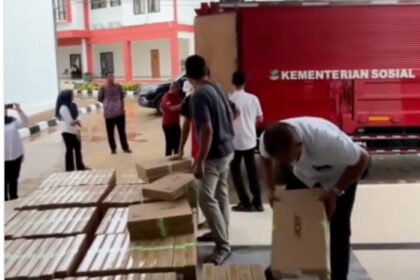 Satu siswa, satu laptop! Presiden Prabowo melalui Sekolah Rakyat Tangsel menunjukkan komitmen nyata menghadirkan pendidikan setara dan bermartabat bagi anak bangsa dari keluarga miskin.