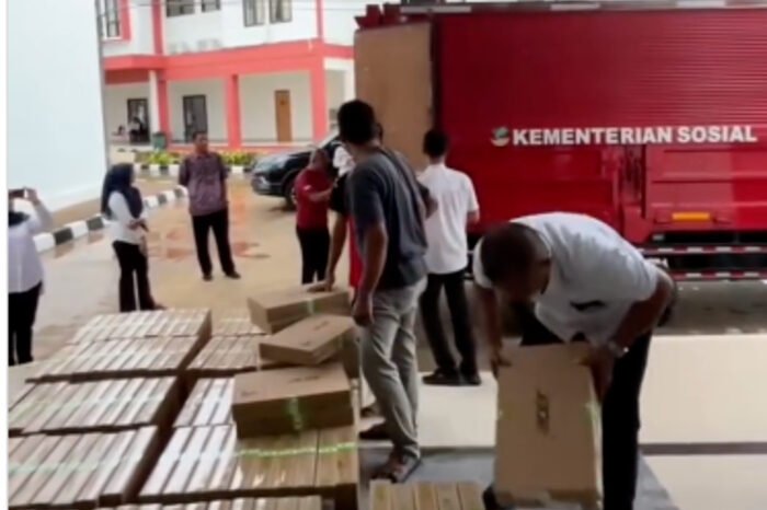 Satu siswa, satu laptop! Presiden Prabowo melalui Sekolah Rakyat Tangsel menunjukkan komitmen nyata menghadirkan pendidikan setara dan bermartabat bagi anak bangsa dari keluarga miskin.