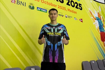 Christian Adinata tampil heroik usai cedera lutut, kalahkan unggulan kedua Su Li Yang di Indonesia Masters 2025.