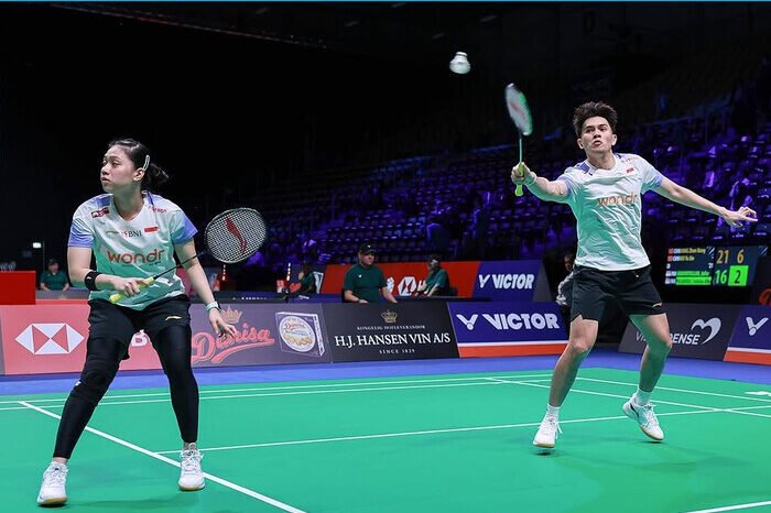 Adnan Maulana/Indah Cahya Sari Jamil tampil solid di Hylo Open 2025, menumbangkan wakil Inggris dua gim identik.