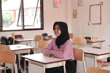 Alfi Rahma, anak pemulung asal Bantar Gebang, kini menikmati hidup layak dan pendidikan gratis di Sekolah Rakyat.