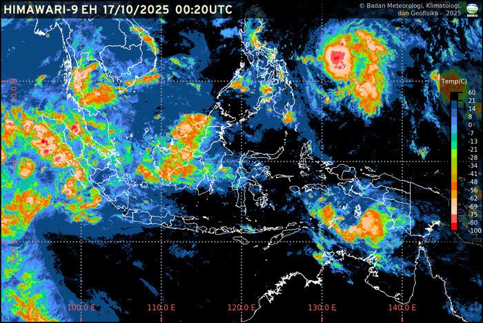 BMKG memperingatkan masyarakat terhadap potensi hujan petir, banjir rob, dan suhu panas di sejumlah daerah Indonesia, Jumat (17 Oktober 2025).