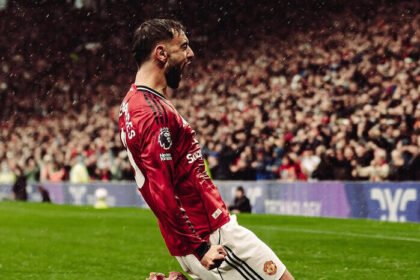 Bruno Fernandes kini tampil lebih dalam sebagai gelandang bertahan Manchester United musim ini.
