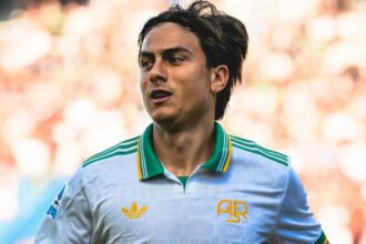 Gol Tunggal Dybala Tembus Benteng Jay Idzes, Jadi Titik Balik Penting bagi AS Roma 18 Dybala jadi pahlawan Roma lewat gol tunggalnya ke gawang Sassuolo yang menandai kebangkitan Giallorossi.