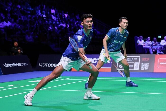 Fajar Alfian dan Muhammad Shohibul Fikri melangkah mantap ke semifinal Denmark Open 2025, sementara Rian Ardianto dan Rahmat Hidayat terhenti setelah duel ketat tiga gim melawan Satwik/Chirag.