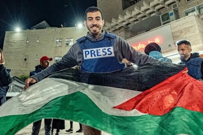 Jurnalis muda Palestina, Saleh Aljafarawi, gugur saat meliput bentrokan di Sabra, Gaza, meski gencatan senjata baru diberlakukan.