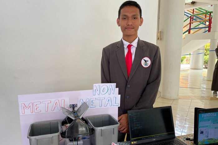 Cornelis Christian, siswa SMAN Unggulan MH Thamrin asal keluarga sederhana, optimistis bisa kuliah di Cambridge berkat Program Sekolah Garuda.