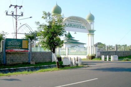 Surat permintaan maaf resmi Trans7 kepada Pesantren Lirboyo jadi sorotan nasional setelah tayangan Xpose Uncensored dikecam luas oleh santri dan ulama.