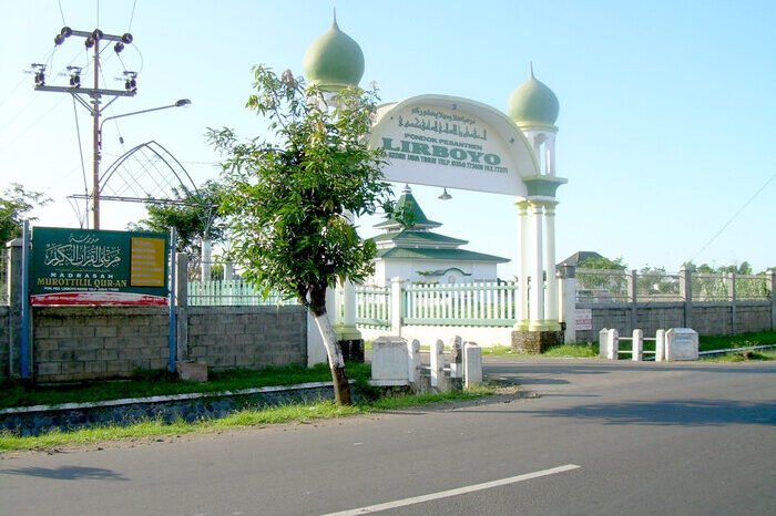 Surat permintaan maaf resmi Trans7 kepada Pesantren Lirboyo jadi sorotan nasional setelah tayangan Xpose Uncensored dikecam luas oleh santri dan ulama.