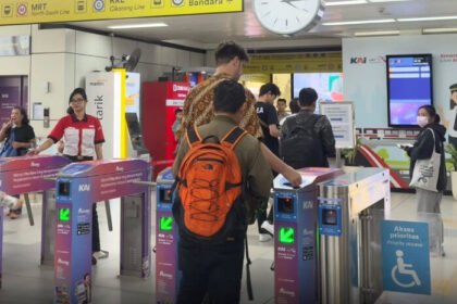 Jumlah penumpang LRT Jabodebek melonjak 41,7 persen sepanjang Januari–September 2025.