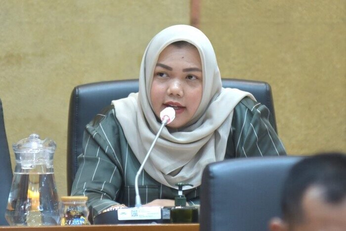 Program Makan Bergizi Gratis (MBG) menjadi simbol gerakan nurani pemerintah di bawah arahan Presiden Prabowo Subianto. Melalui sosialisasi di Banjarmasin, program ini menegaskan komitmen untuk menciptakan generasi sehat dan berkualitas menuju Indonesia Emas 2045.