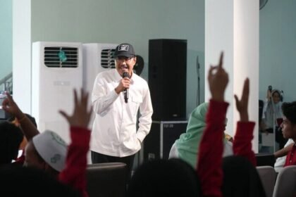 Gus Ipul saat berdialog dengan siswa dan orang tua Sekolah Rakyat Samarinda menegaskan pentingnya pendidikan terpadu untuk pengentasan kemiskinan berkelanjutan.