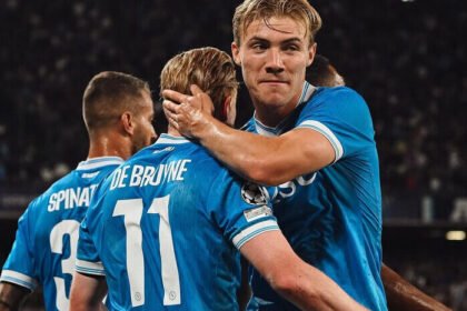 Rasmus Hojlund jadi pahlawan Napoli dengan dua gol ke gawang Sporting CP di Liga Champions.