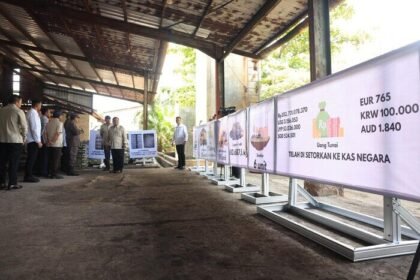 Presiden Prabowo Subianto menyaksikan penyerahan aset negara dari perusahaan tambang ilegal di Bangka Belitung untuk diselamatkan bagi rakyat.