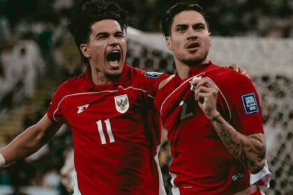 Pertandingan sengit antara Timnas Indonesia vs Arab Saudi di Stadion King Abdullah Sports City, Jeddah, pada Kualifikasi Piala Dunia 2026 Zona Asia.