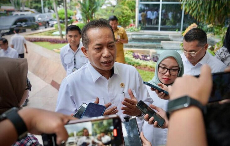 Menteri Koperasi dan UKM Ferry Juliantono, tegaskan koperasi kini resmi bisa kelola tambang rakyat hingga 2.500 hektar, seiring diterbitkannya PP Nomor 39 Tahun 2025.