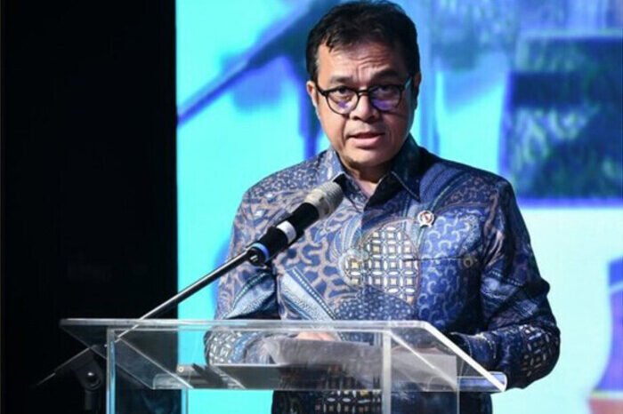 Wakil Menteri Komunikasi dan Digital Nezar Patria di kantor Komdigi, Jakarta, Jumat (17/10/2025).