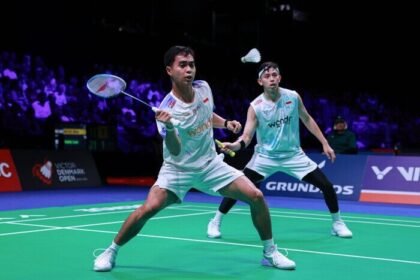 Tiga wakil Indonesia siap berjuang di perempat final Denmark Open 2025 — Jonatan Christie, Fajar/Fikri, dan Rian/Rahmat — membawa asa Merah Putih di kancah internasional.