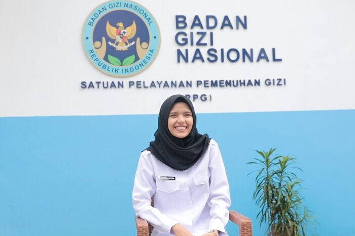 Tim SPPG Babakan Madang rutin menyalurkan ribuan porsi makanan bergizi setiap minggu melalui program MBG Presiden Prabowo Subianto, disambut antusias oleh siswa PAUD hingga SMA dan balita di posyandu, menciptakan momen kebahagiaan dan edukasi gizi.