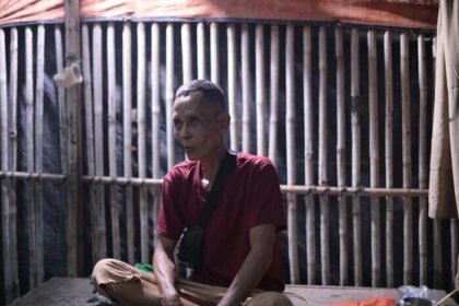 Subur, pemulung asal Bekasi, terharu melihat anaknya bisa sekolah berkat program Sekolah Rakyat Prabowo.