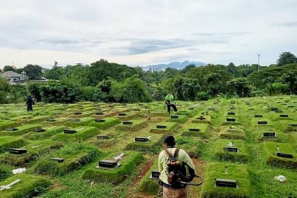 Warga Jakarta kini bisa memanfaatkan layanan pemakaman gratis lengkap dengan izin makam, fasilitas, hingga mobil jenazah dari Pemprov DKI.