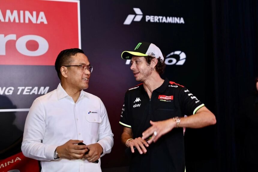Sambut Gelaran MotoGP 2025, Valentino Rossi Kunjungi Pertamina Luncurkan Motor Livery Indonesia