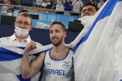 visa Israel dibatalkan, gimnastik dunia 2025 Jakarta, solidaritas Palestina Indonesia, kontroversi atlet Israel, kebijakan imigrasi Indonesia.