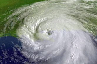 Bukan Karena Cantik & Berbahaya, Ini Alasan Sebenarnya Badai Diberi Nama Perempuan