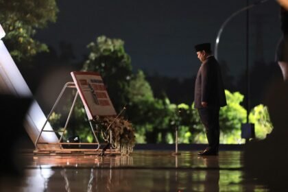 Prabowo Pimpin Renungan Suci di TMP Kalibata: Jangan Sekali-Sekali Melupakan Jasa Para Pahlawan