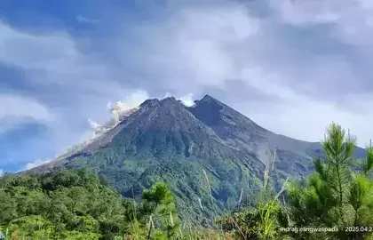 Gunung Merapi catat 25 Kali Guguran Gempa, Status Siaga Level III
