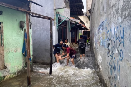 Banjir Kembali Terjang Gang Baswedan Jati Padang Jaksel, Air Capai 50 Centimeter