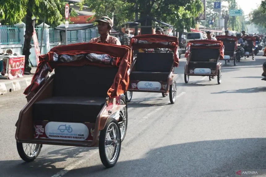 Presiden Prabowo Beli 2.303 Becak Listrik Pakai Dana Pribadi untuk Tukang Becak Lansia