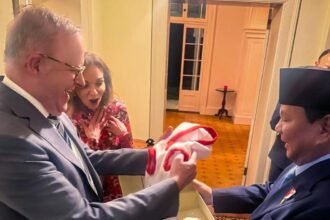 Gemash! Presiden Prabowo Beri Hadiah Baju dan Tali untuk Toto, Anjing Kesayangan PM Australia