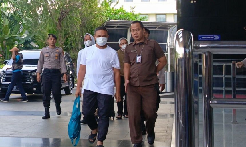 Gubernur Riau, Abdul Wahid tiba di Gedung Merah Putih KPK pada Selasa (Dok. Istimewa)