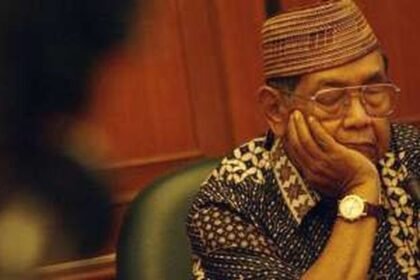 Gus Dur dan Syaikhona Kholil, Dua Cahaya Nusantara Resmi Jadi Pahlawan Nasional