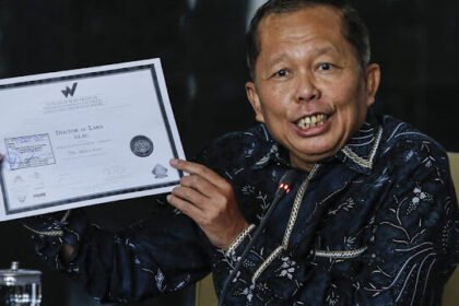 Hakim MK Asrul Sani Buka Suara, Gelar Doktor Saya Sah, Bukan Palsu atau Abal-abal