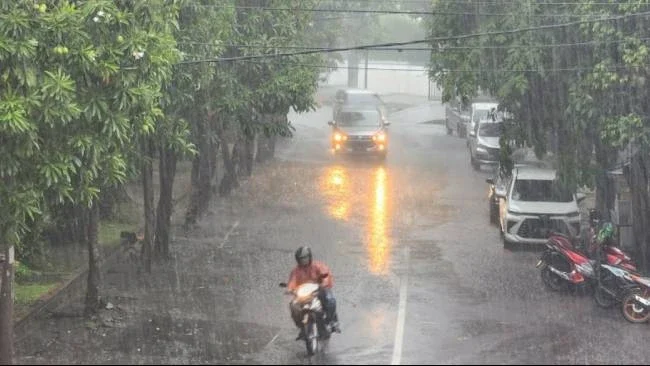 BMKG: Hujan Ringan Guyur Seluruh Wilayah DKI Jakarta Hari Ini