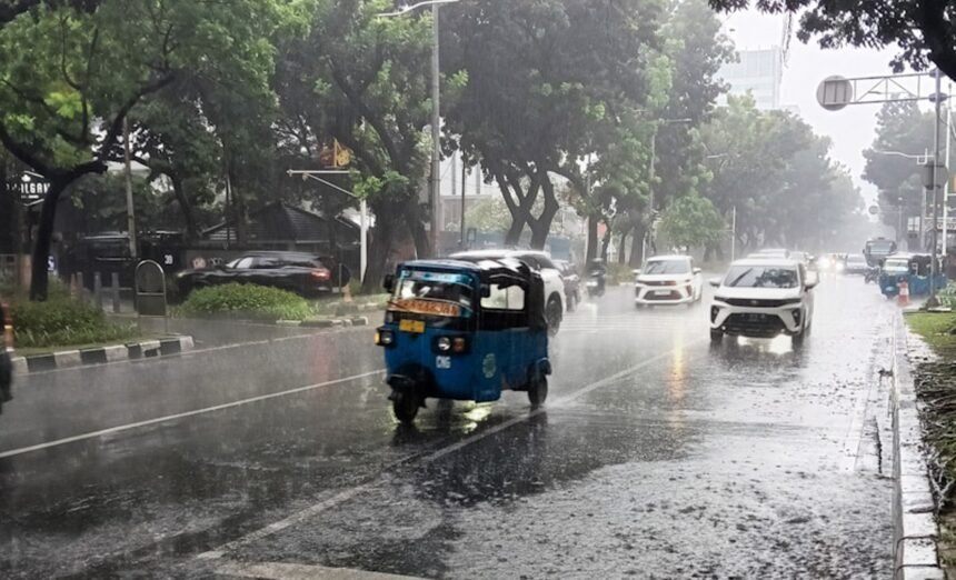 Hujan Ringan Guyur Jabodetabek Hari Ini