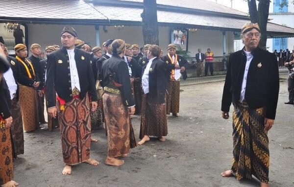 KGPH Mangkubumi Resmi Dinobatkan Jadi Paku Buwono XIV di Keraton Solo