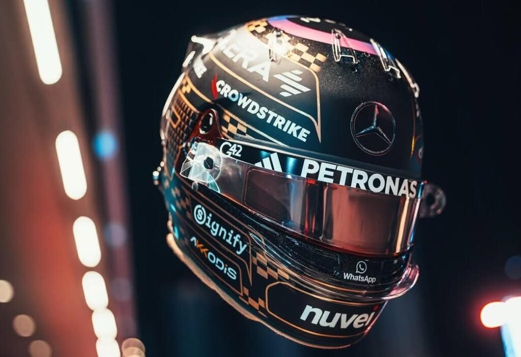 Parade Helm Spektakuler di F1 GP Las Vegas : Dari Glitter Hingga Chrome Party 6 Parade Helm Spektakuler di F1 GP Las Vegas : Dari Glitter Hingga Chrome Party