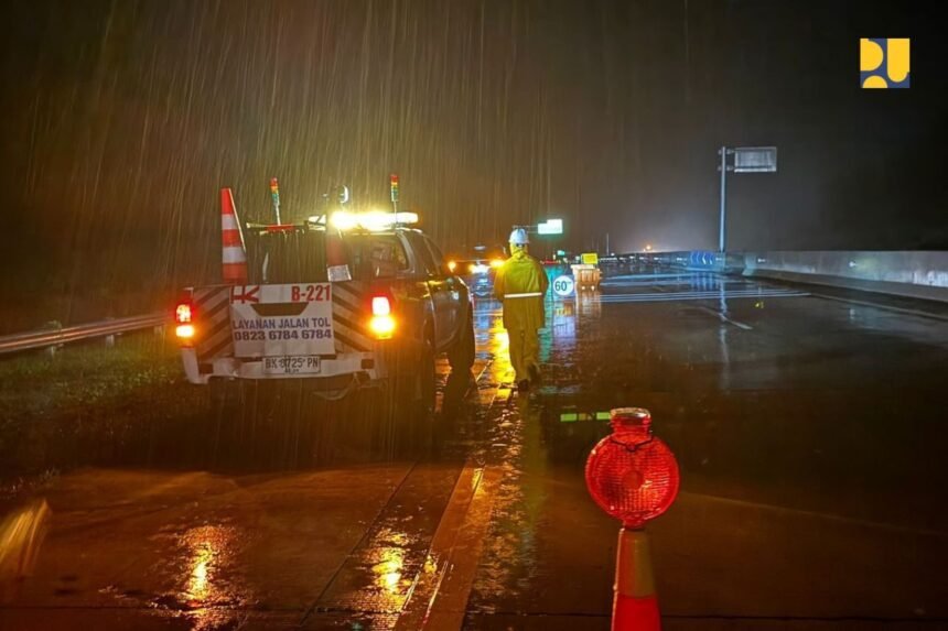 Tiga Tol Sumatera Rusak Parah Diterjang Cuaca Ekstrem, Kementerian PU dan BUJT Kerahkan Tim Siaga 24 Jam