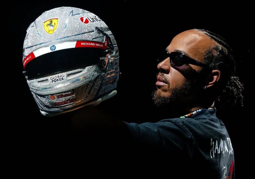 Parade Helm Spektakuler di F1 GP Las Vegas : Dari Glitter Hingga Chrome Party 4 Parade Helm Spektakuler di F1 GP Las Vegas : Dari Glitter Hingga Chrome Party