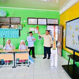 Presiden Prabowo Targetkan 1 Juta Panel Digital di Sekolah pada 2026, Prioritas untuk Daerah 3T
