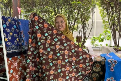 Didampingi PNM Urus Dokumen Usaha, Ibu Rantiyem Mantap Kembangkan dan Wariskan Usaha Batik