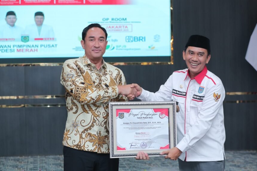 Dorong Kemandirian Desa, Kepala BNN RI Terima Penghargaan dari Apdesi Merah Putih