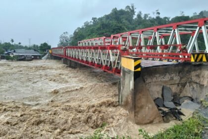 Sumatera Utara Diterjang Banjir Bandang: 13 Meninggal, 3 Hilang, Jembatan Putus